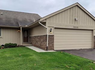 35505 Heritage Ln, Farmington, MI