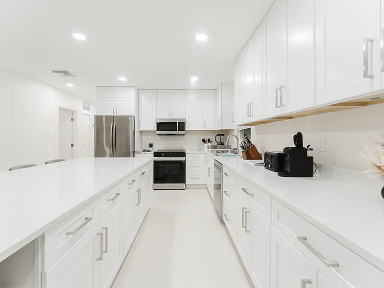 3199 NE 6th Dr — Photo 39