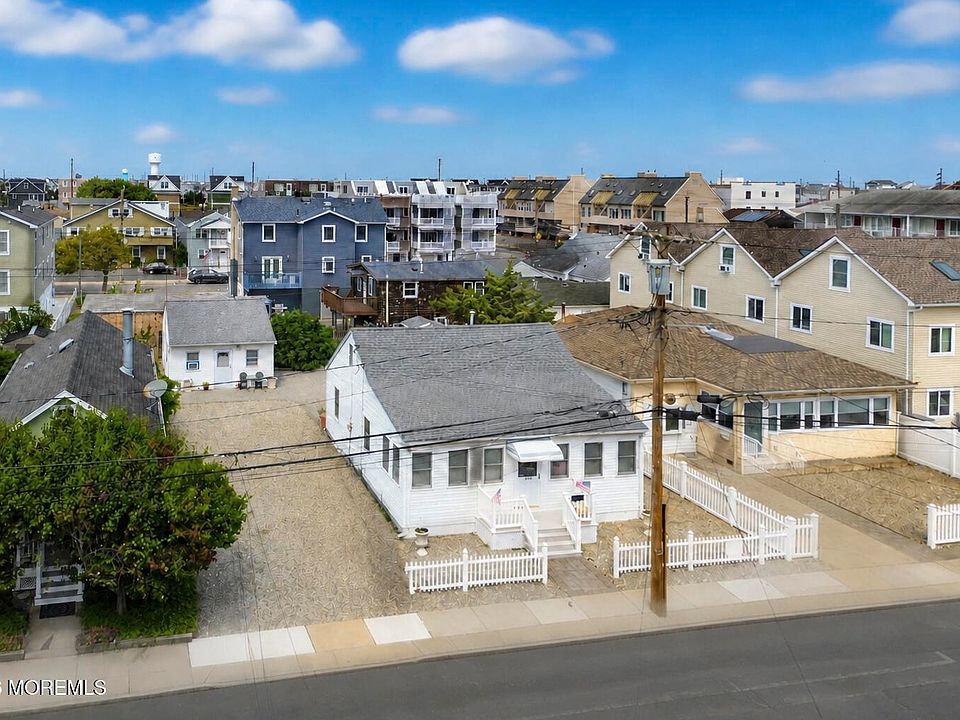 1st image of 212 Carteret Avenue