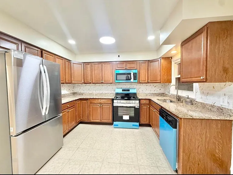 588 Avenue A #3 — Photo 10
