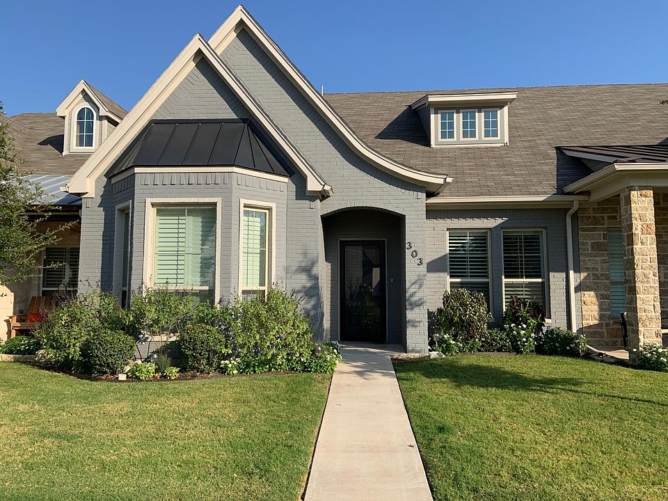 Street view, landscaping and lawn maintained by HOA