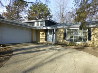 2444 Rebecca Ln, Glenview, IL 60026