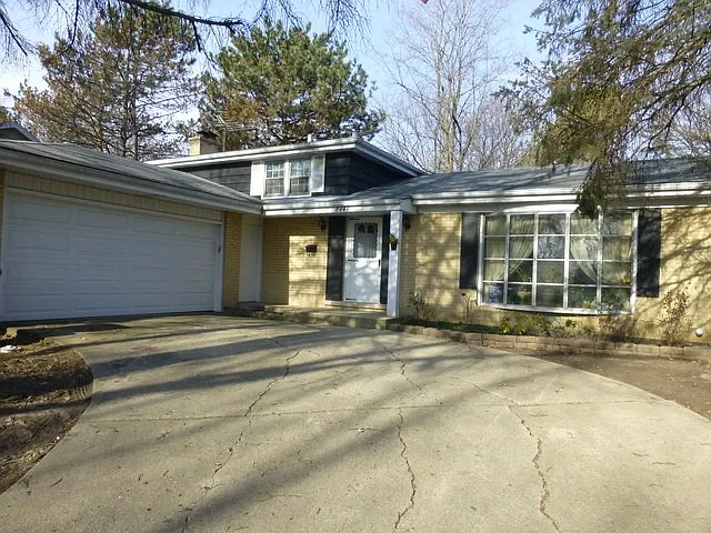 2444 Rebecca Ln photo 1