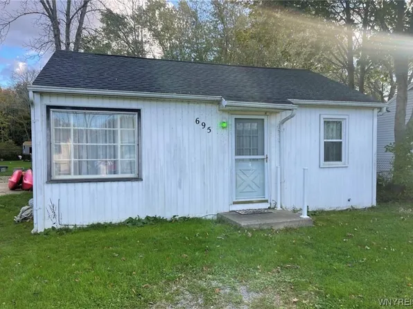 695 Beach Rd, Angola, NY 14006
