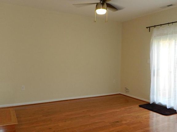 4th image of 1009 Moorefield Hill Pl SW