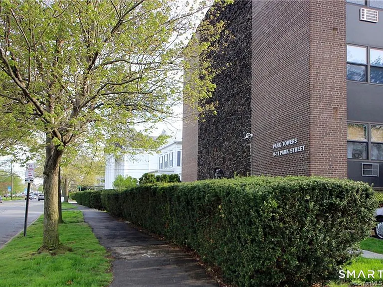 9 Park St #2L — Photo 1
