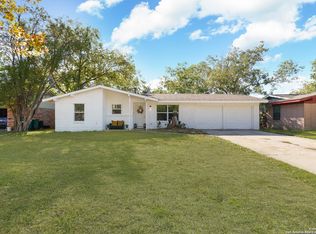 410 E Byrd Blvd, Universal City, TX 78148