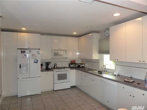 4th image of 483 Cedarhurst Ave