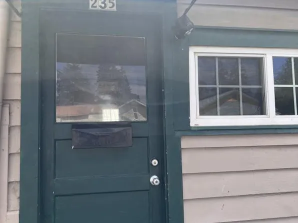 235 E 12th St, Coquille, OR 97423