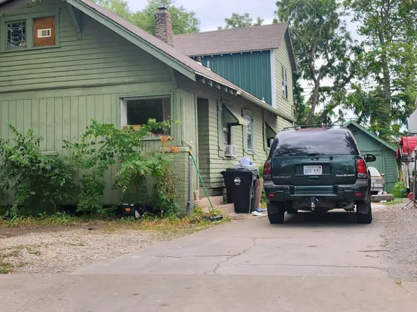 4849 SW 17th St, Topeka, KS 66604