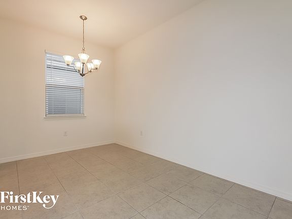 5th image of 601 Crown Rose Dr
