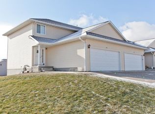 3725 Stoney Point Rd SW, Cedar Rapids, IA 52404