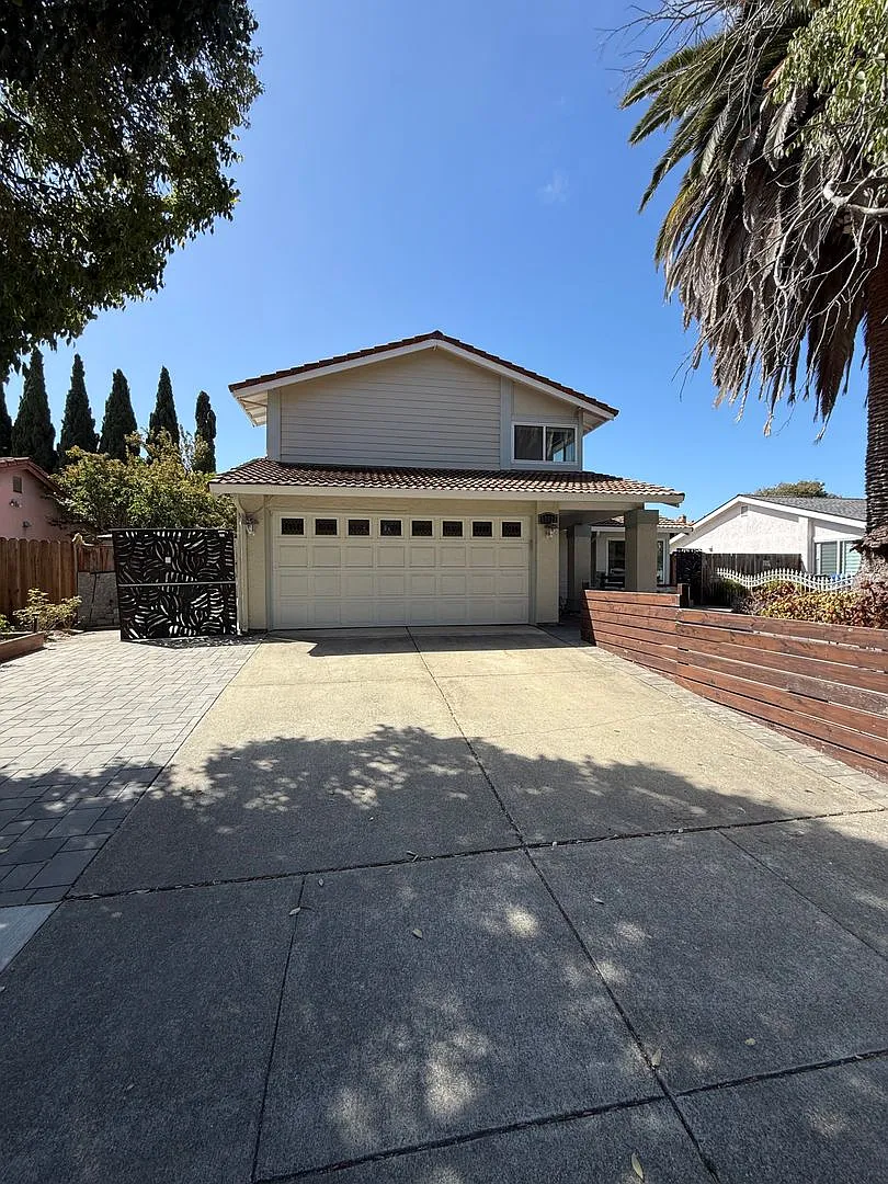 Coming Soon! |$4,300 / Stunning 4br/2.5 Ba Family Home In North Fremont! — Photo 1