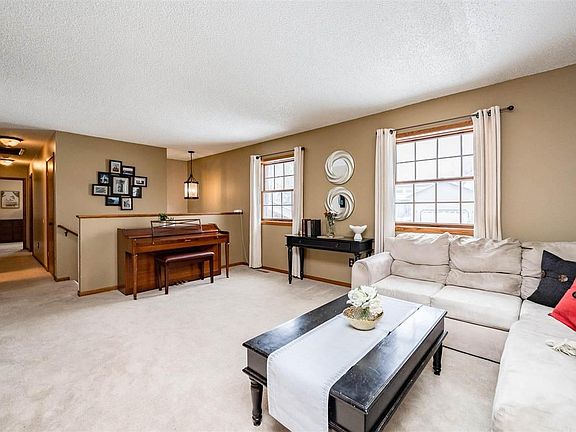 3rd image of 2137 Leonard Cir