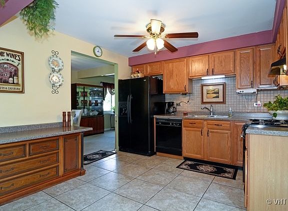 5th image of 475 Hawthorn Ln
