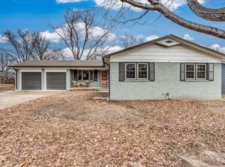 924 E Wedgewood Dr, Derby, KS 67037