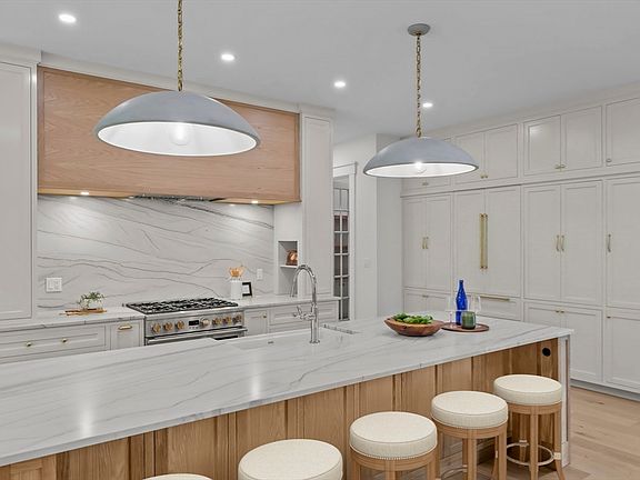 4th image of 1 Couture Way