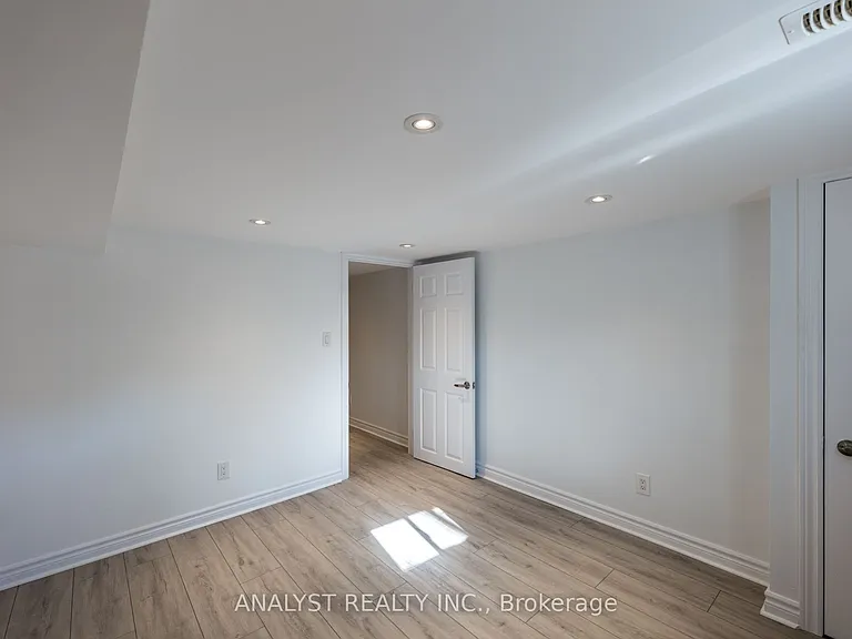 39 Chartwell Rd #BASEMENT — Photo 12