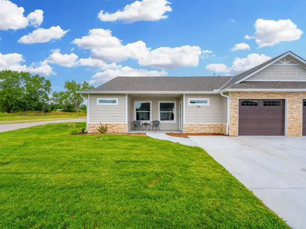 320 N Warren Ave #801, Rose Hill, KS 67133