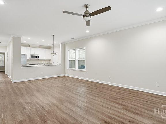 4th image of 33 Travis Street
