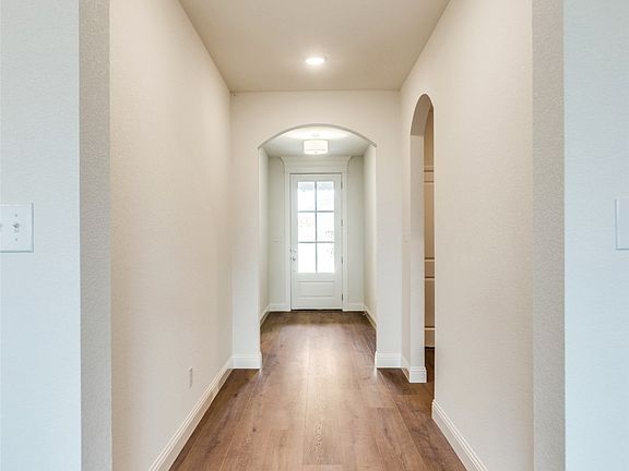 3rd image of 500 Lakeway Ln
