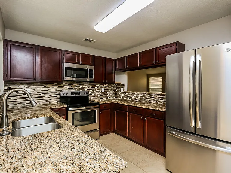8705 Elbe Trl — Photo 7