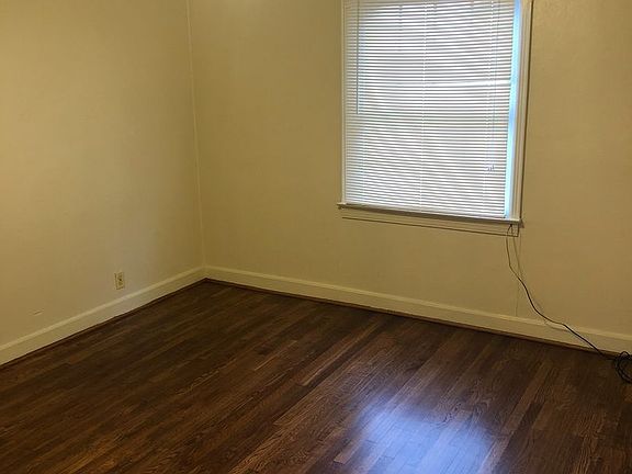 2nd image of 1419 Marguerite Ave #7