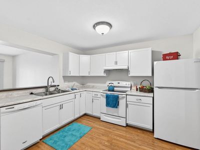 1659 S Carriage LANE #8, New Berlin, WI, 53151