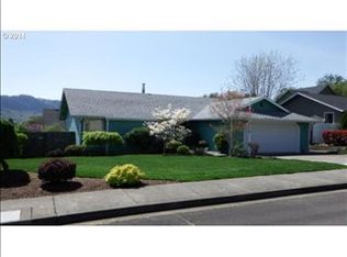 2301 NW Parkdale Ave, Roseburg, OR 97471