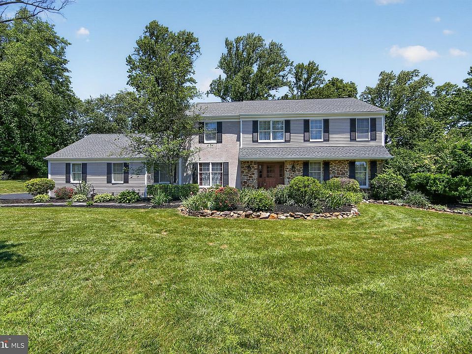 1st image of 207 Whitestone Dr