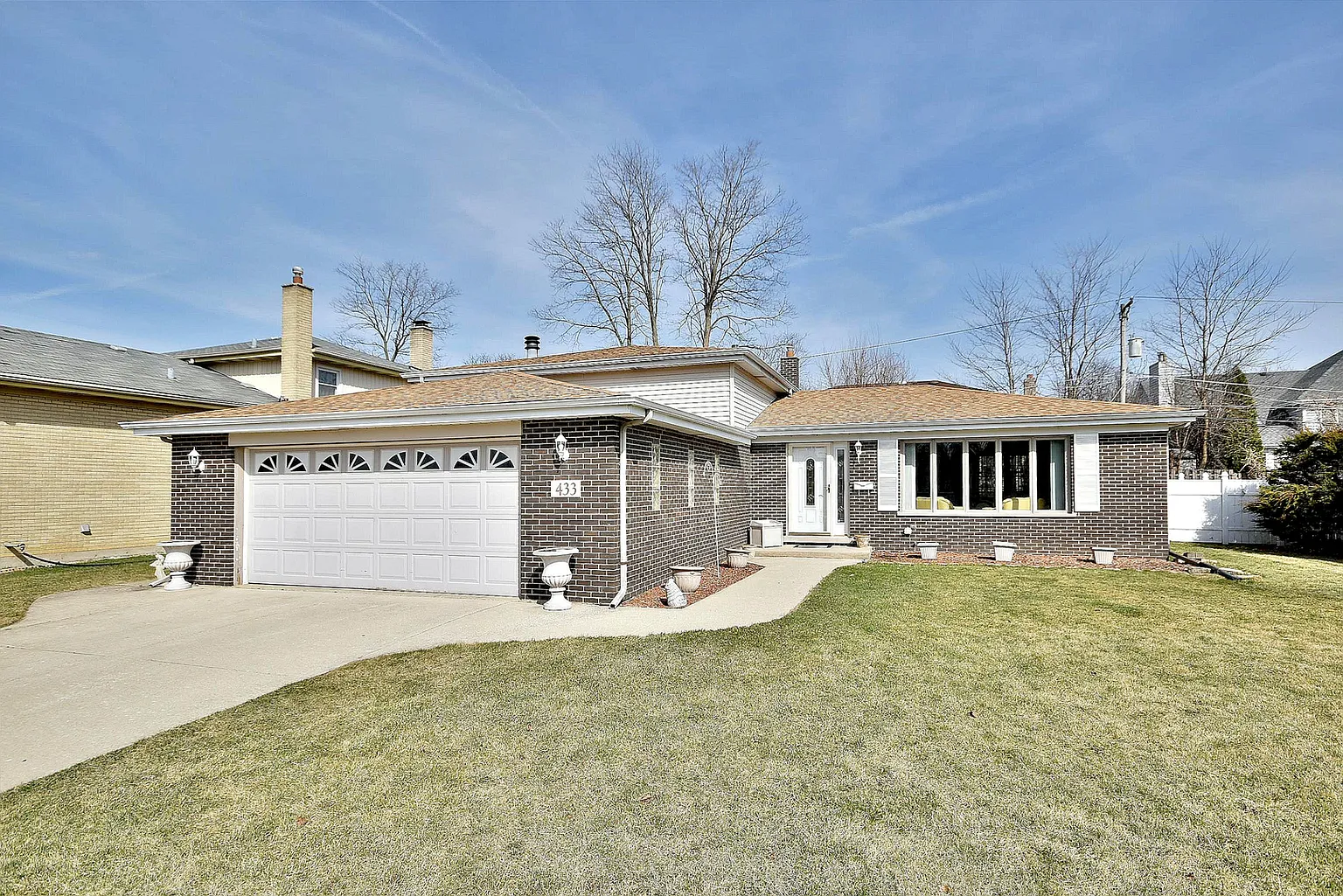 433 N Wilson Ln photo 1