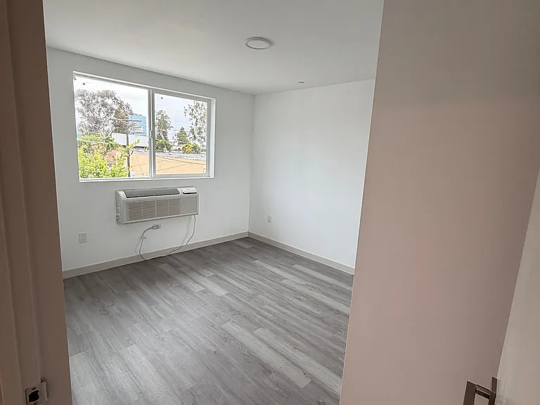 2403 Clyde Ave #1 — Photo 2