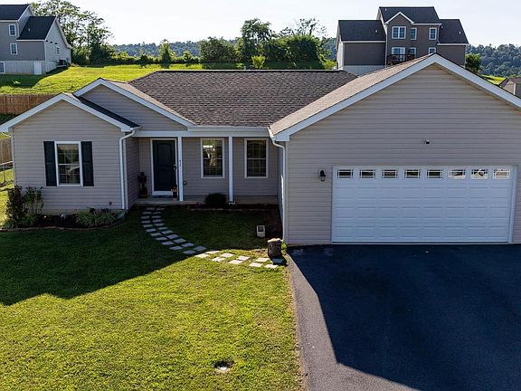2nd image of 812 Duckwoods Ln