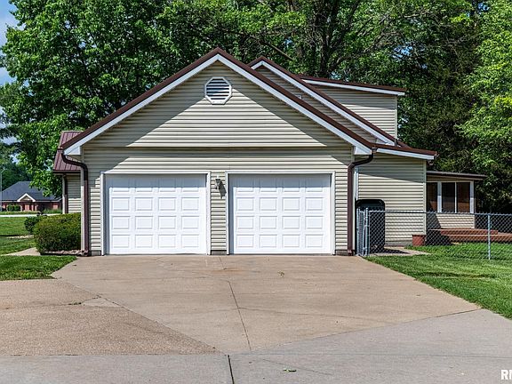 3rd image of 1200 Aurelia Dr