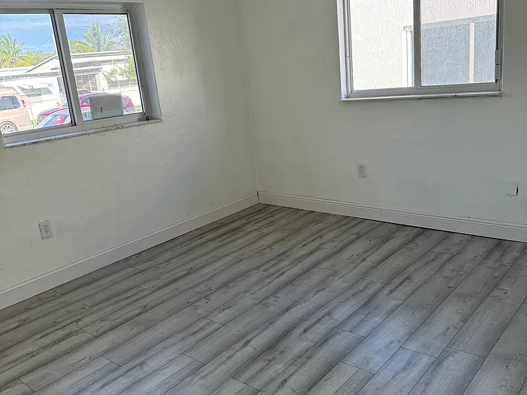 4520 NW 14th Ave — Photo 8