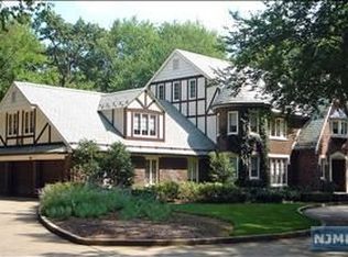 34 Chestnut Ridge Rd, Saddle River, NJ 07458