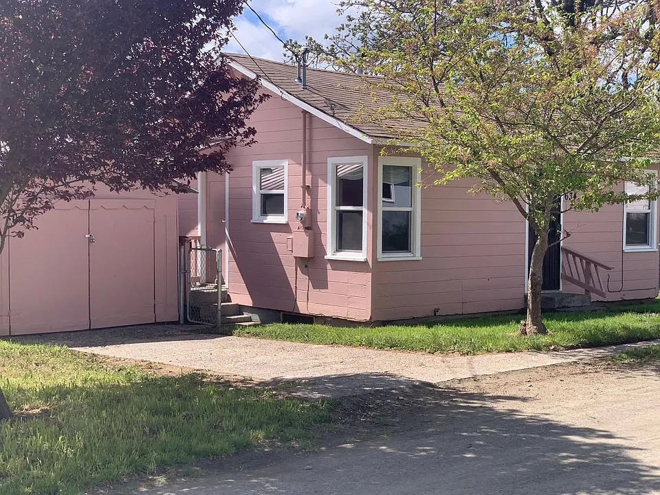 634 NE Faculty Row