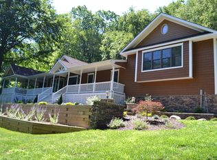 149 Oakside Dr, Smithtown, NY 11787
