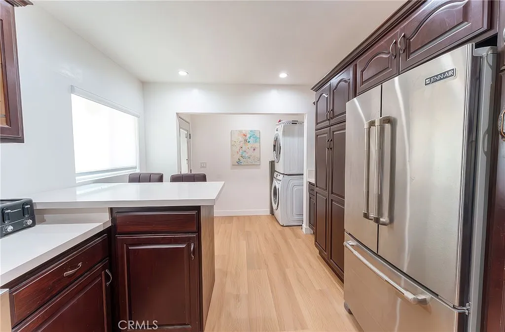 2 bed, 1733 sqft, $705 — Photo 2