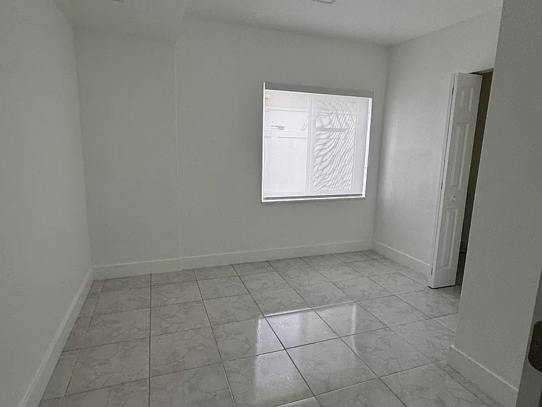 2416 NW 88th St — Photo 18