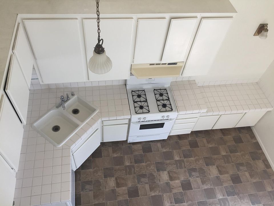 1st image of 1121 E Wilson Ave