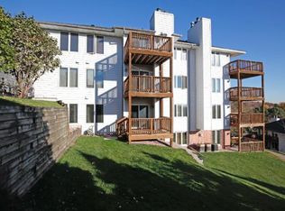 4170 Hilltop Ln APT 202, Eagan, MN 55123