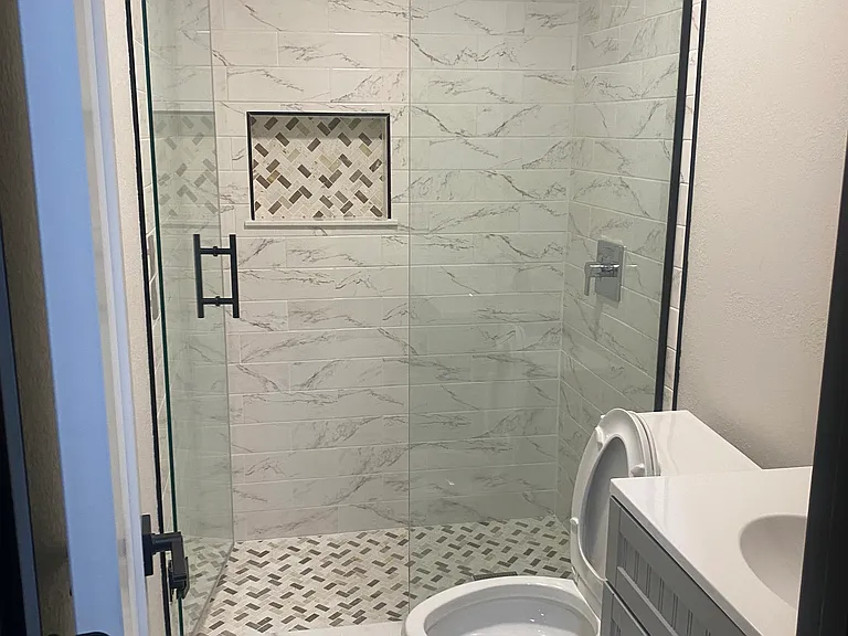 1122 N Powers Dr — Photo 9