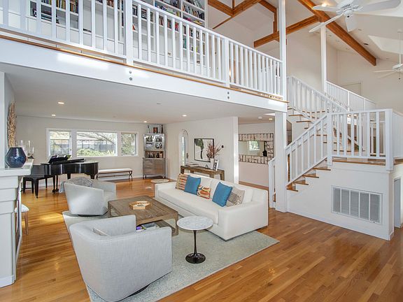 4th image of 110 Fawn Dr