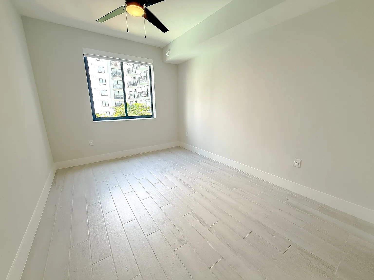 1 bed, 772 sqft, $2,570 — Photo 3