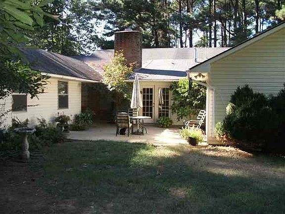 2nd image of 218 Mary Jane Cir