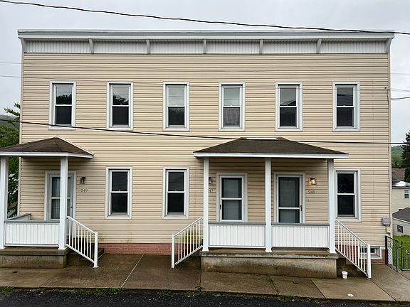 Front of the Townhouse, Unit 247 is in the middle.