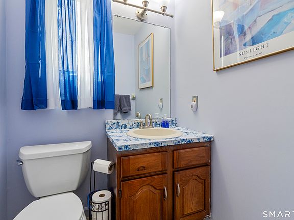 5th image of 8 Belmont Lane #8