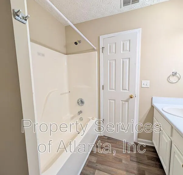 153 Oakland Blvd — Photo 16