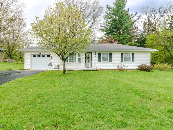 130 Fairview Rd, Geneva, OH 44041